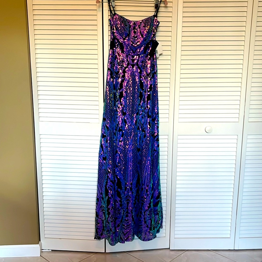 Beautiful City Vibe iridescent Sequined Prom Dress